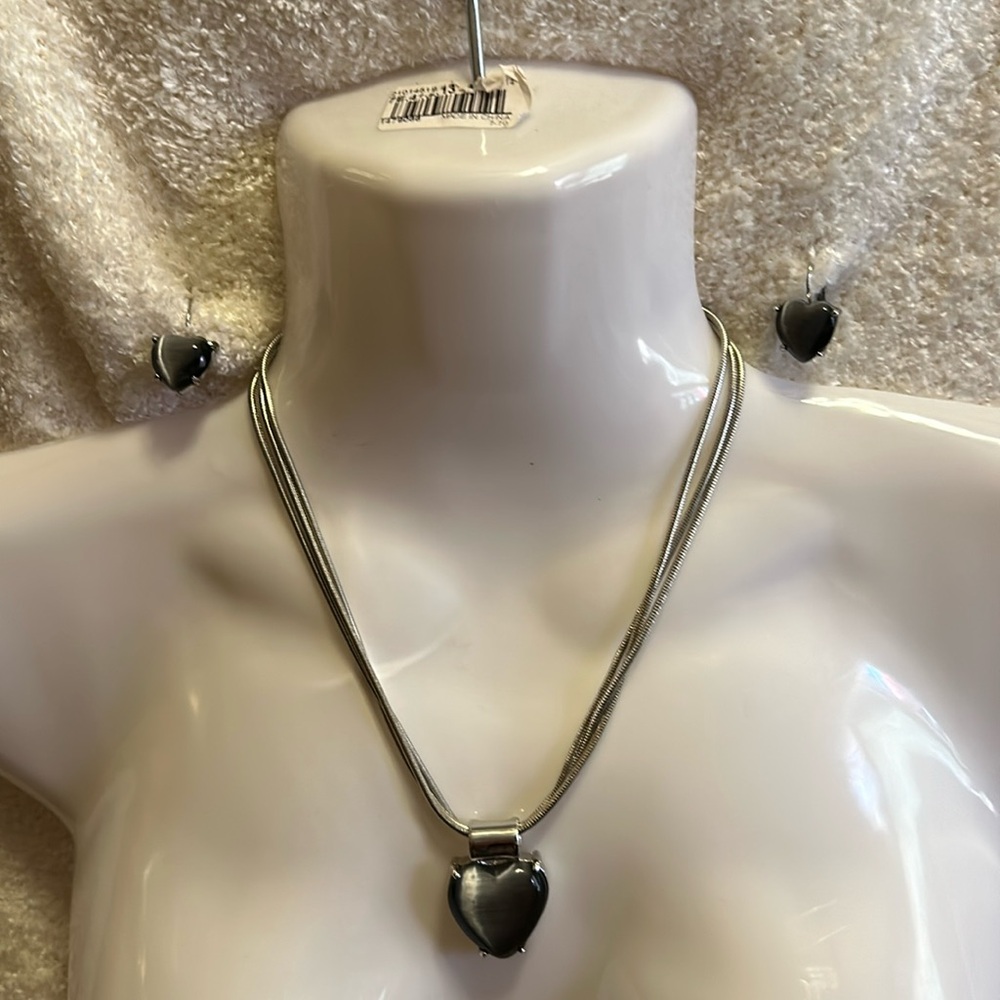 Women’s Beautiful Vintage Heart 3 strand silver necklace with matching earrings